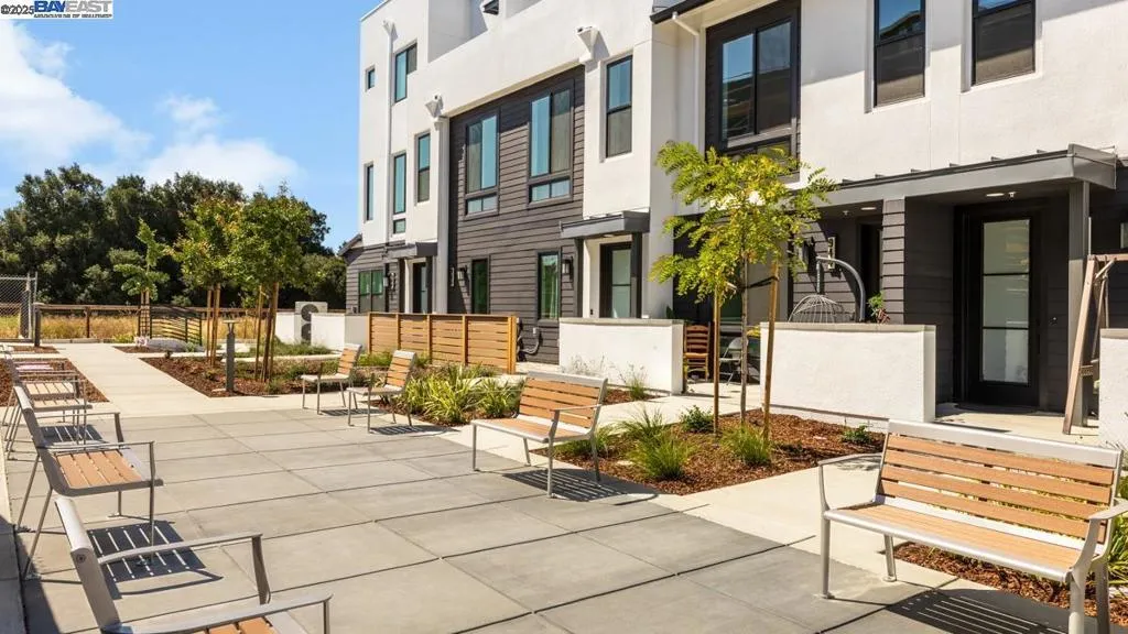 998 Harcot Court, San Jose, California 95133 home-pic-9