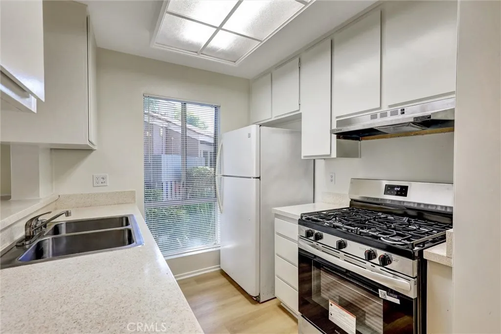 2813 S Fairview Street G, Santa Ana, California 92704 home-pic-4