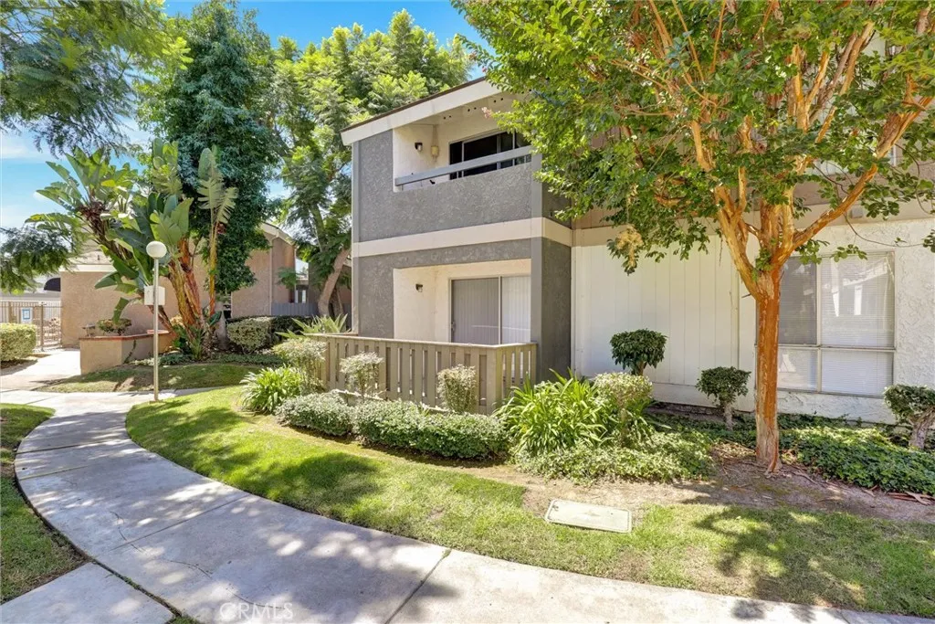 2813 S Fairview Street G, Santa Ana, California 92704 home-pic-12