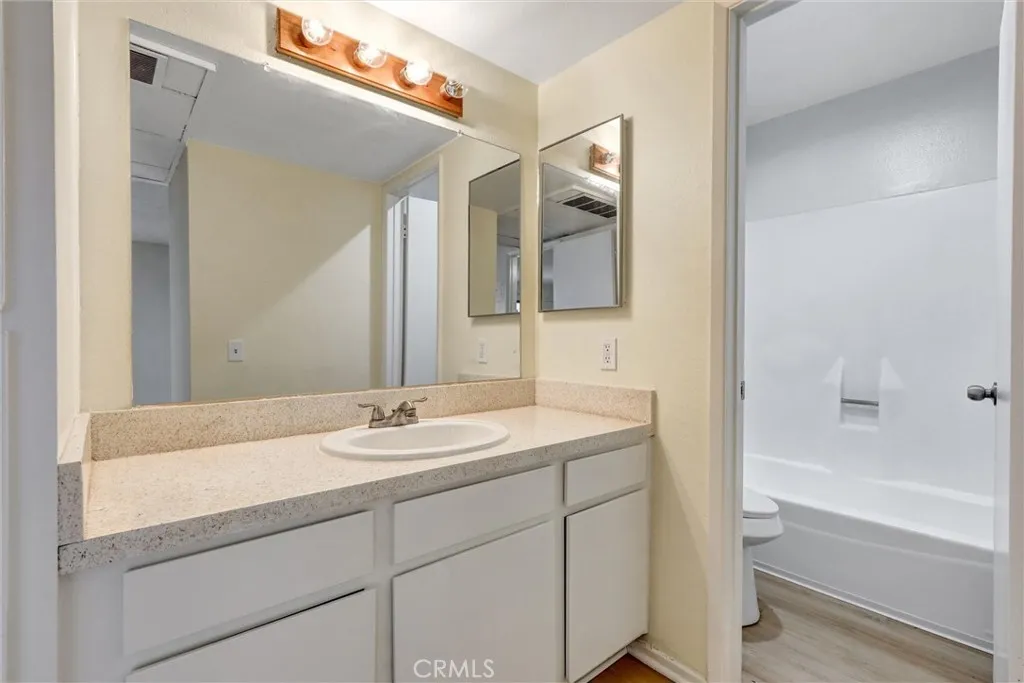 2813 S Fairview Street G, Santa Ana, California 92704 home-pic-8