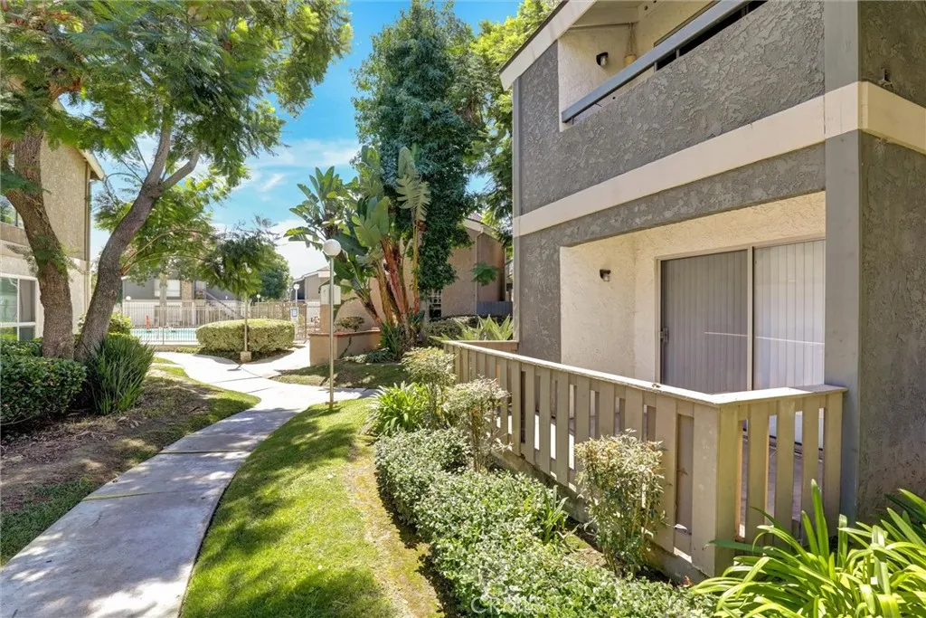 2813 S Fairview Street G, Santa Ana, California 92704 home-pic-13