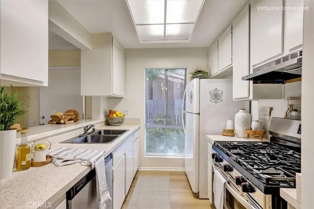 2813 S Fairview Street G, Santa Ana, California 92704 home-pic-0
