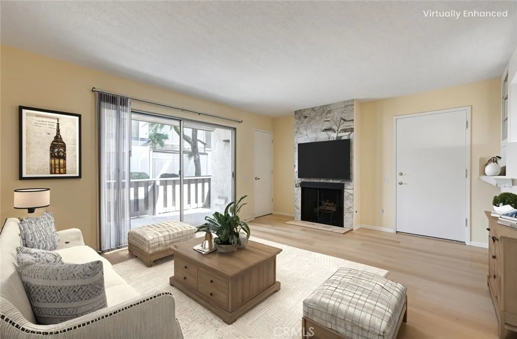 2813 S Fairview Street G, Santa Ana, California 92704 home-pic-1