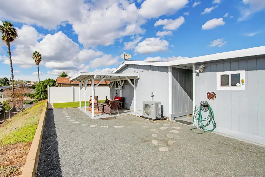 1723 Kiwi Gln, Escondido, California 92026 home-pic-29