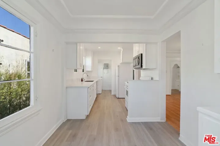 Breakfast Nook to Kitchen