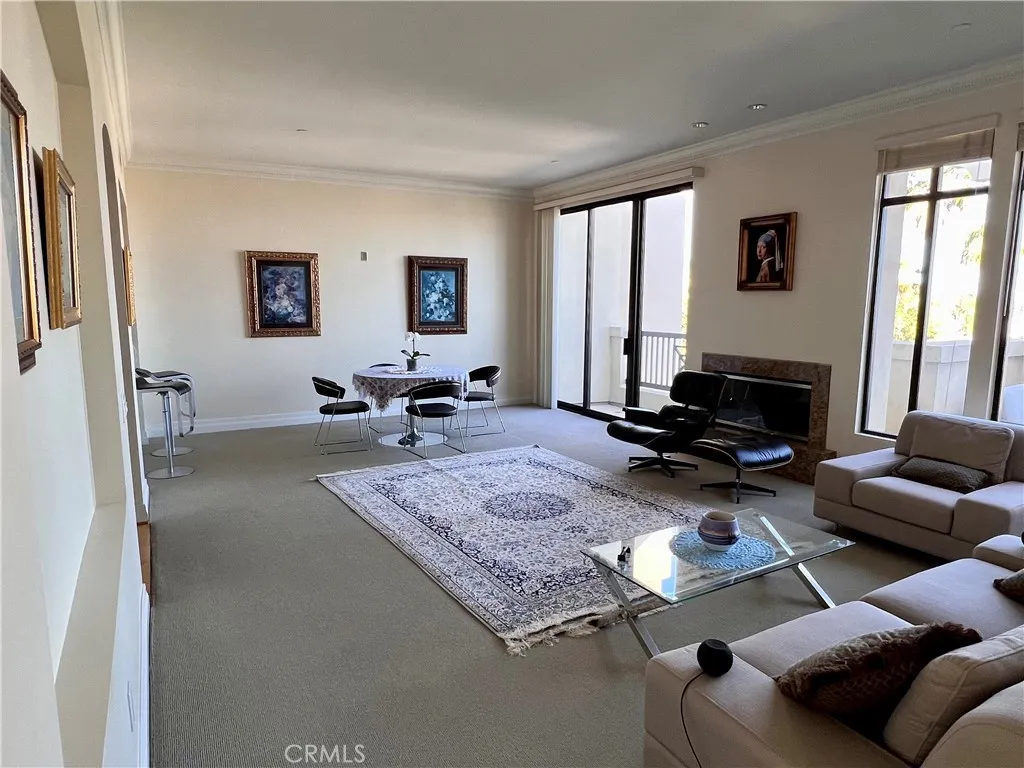 11847 Gorham Avenue 403, Los Angeles, California 90049 home-pic-5