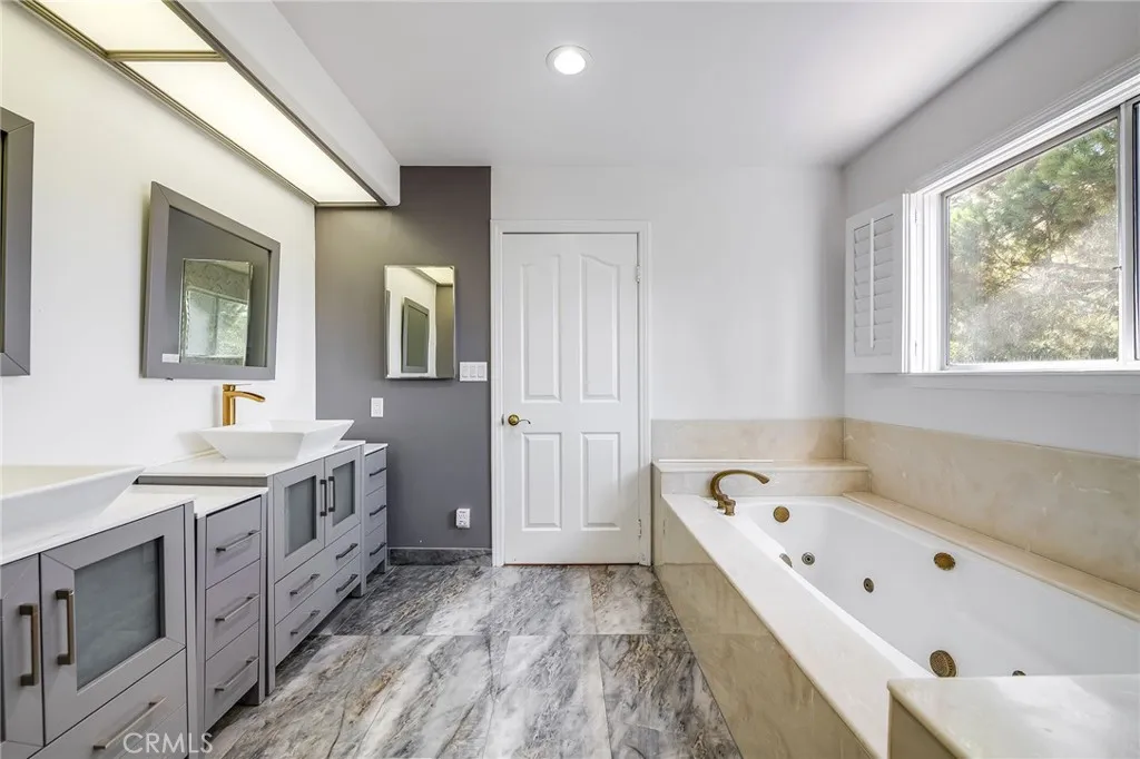 19314 Yolie, Tarzana, California 91356 home-pic-24