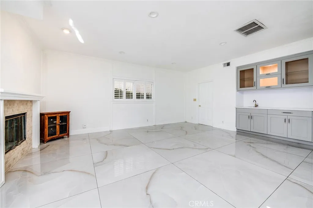 19314 Yolie, Tarzana, California 91356 home-pic-5