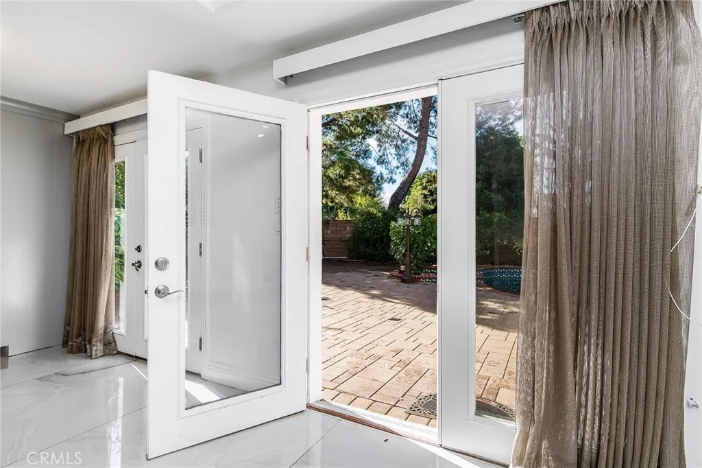 19314 Yolie, Tarzana, California 91356 home-pic-9