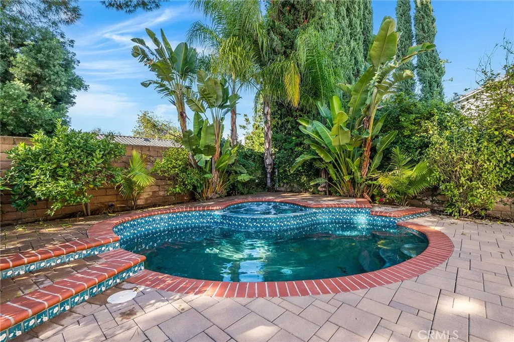 19314 Yolie, Tarzana, California 91356 home-pic-12