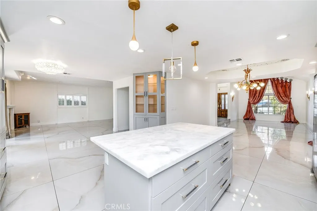 19314 Yolie, Tarzana, California 91356 home-pic-3