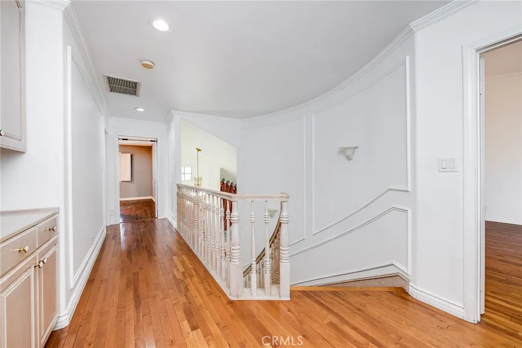 19314 Yolie, Tarzana, California 91356 home-pic-17