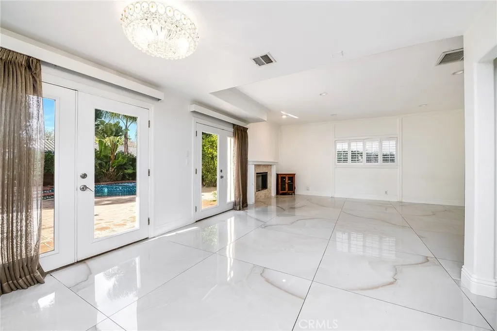 19314 Yolie, Tarzana, California 91356 home-pic-4