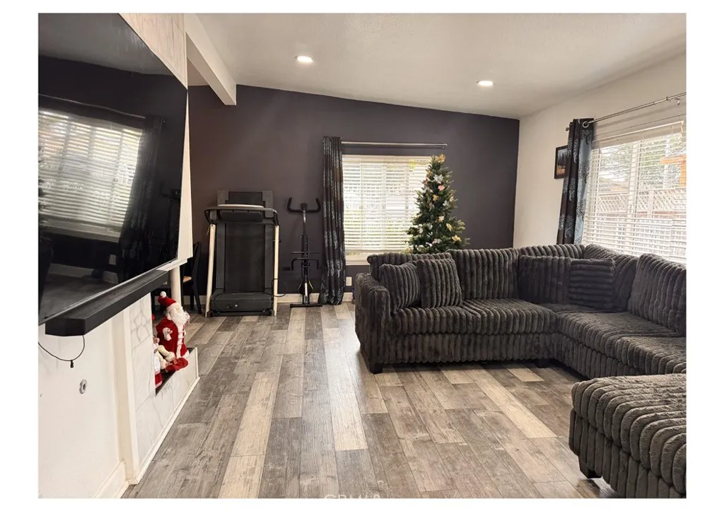 10347 Kalmia Street, Los Angeles, California 90002 home-pic-6