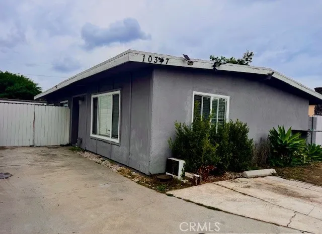 10347 Kalmia Street, Los Angeles, California 90002 home-pic-2