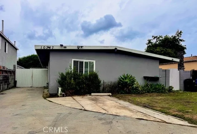 10347 Kalmia Street, Los Angeles, California 90002 home-pic-1