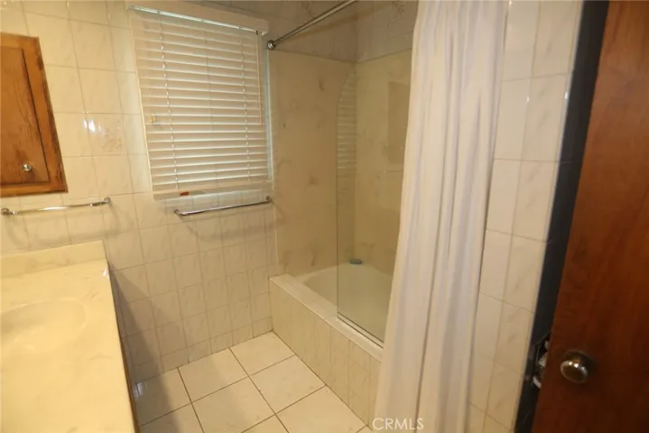 5624 E Vernon Street, Long Beach, California 90815