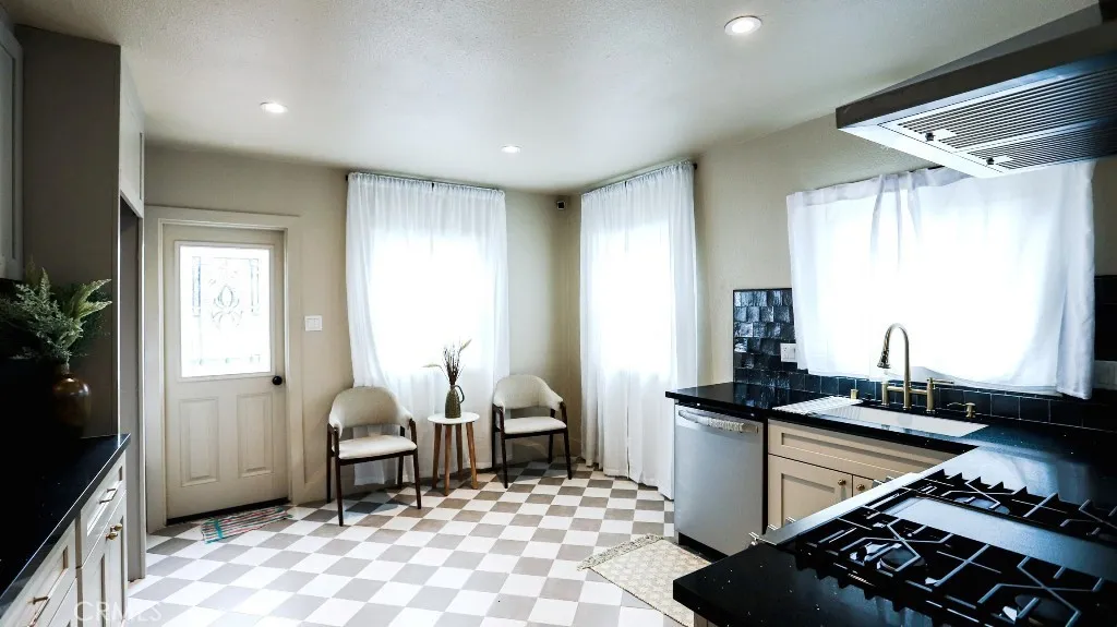 6764 Lemon, Long Beach, California 90805 home-pic-17