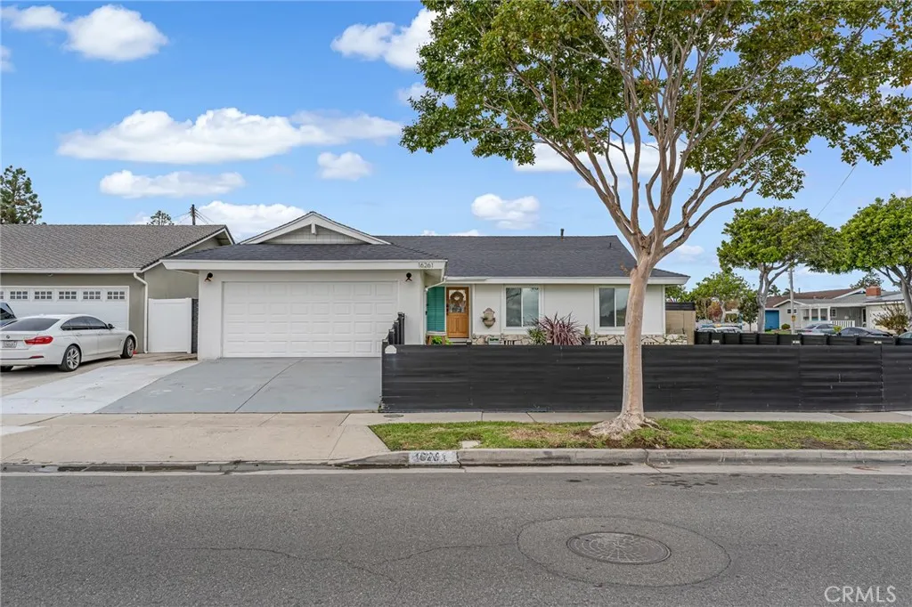 16261 Sher Lane, Huntington Beach, California 92647 home-pic-4