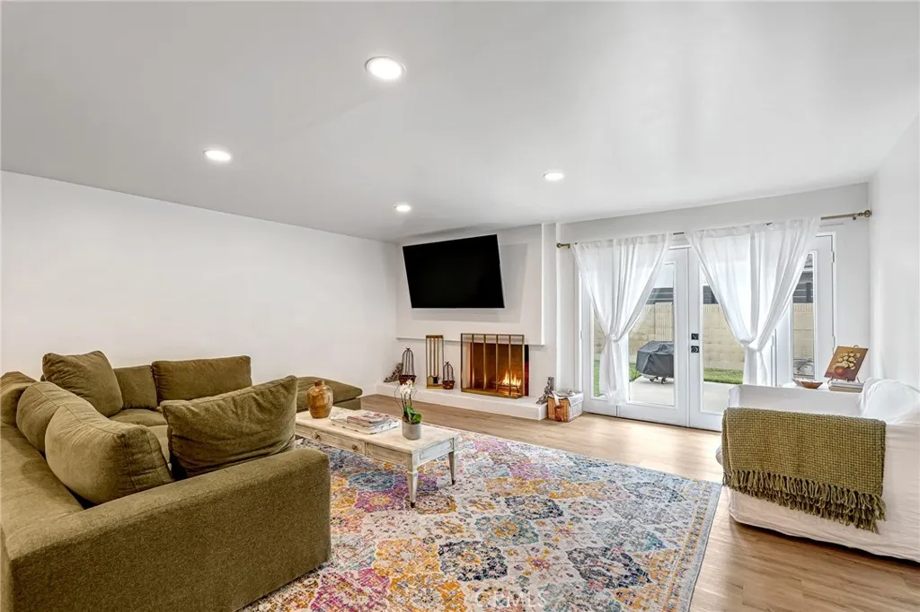16261 Sher Lane, Huntington Beach, California 92647 home-pic-24