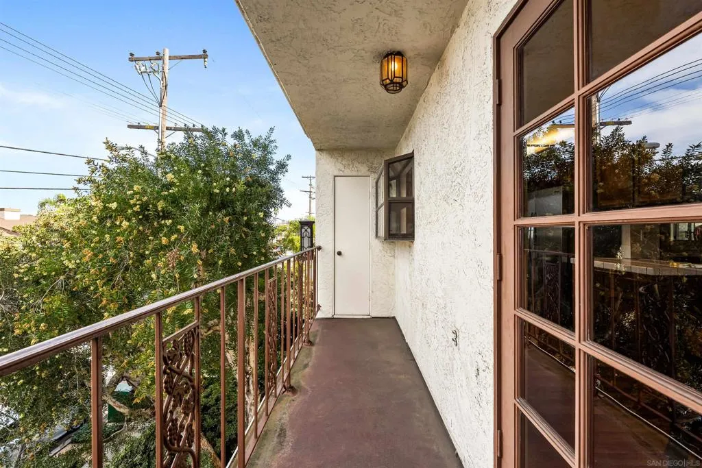 1263 Robinson Avenue 13, San Diego, California 92103 home-pic-8