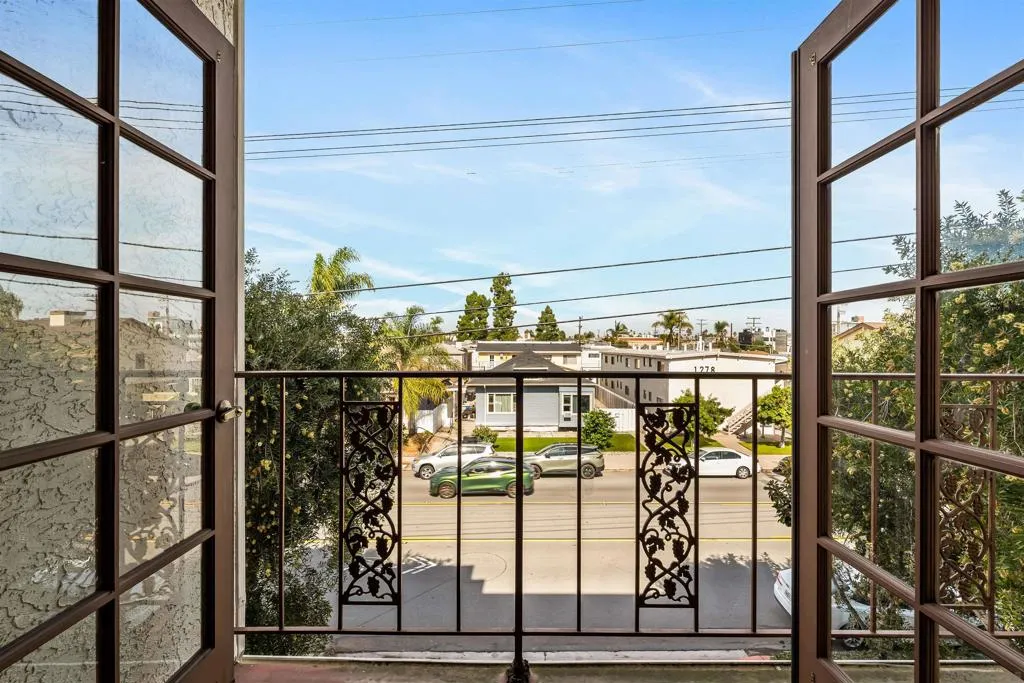 1263 Robinson Avenue 13, San Diego, California 92103 home-pic-7