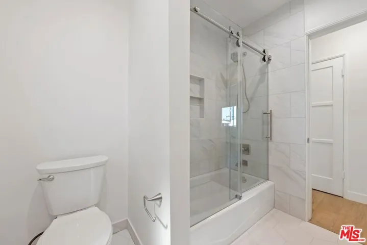 1252 N Crescent Heights Boulevard 3, West Hollywood, California 90046