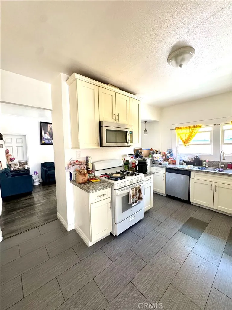 1363 E 49th, Los Angeles, California 90011 home-pic-6