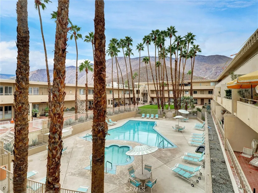 277 E Alejo Road 214, Palm Springs, California 92262 home-pic-11