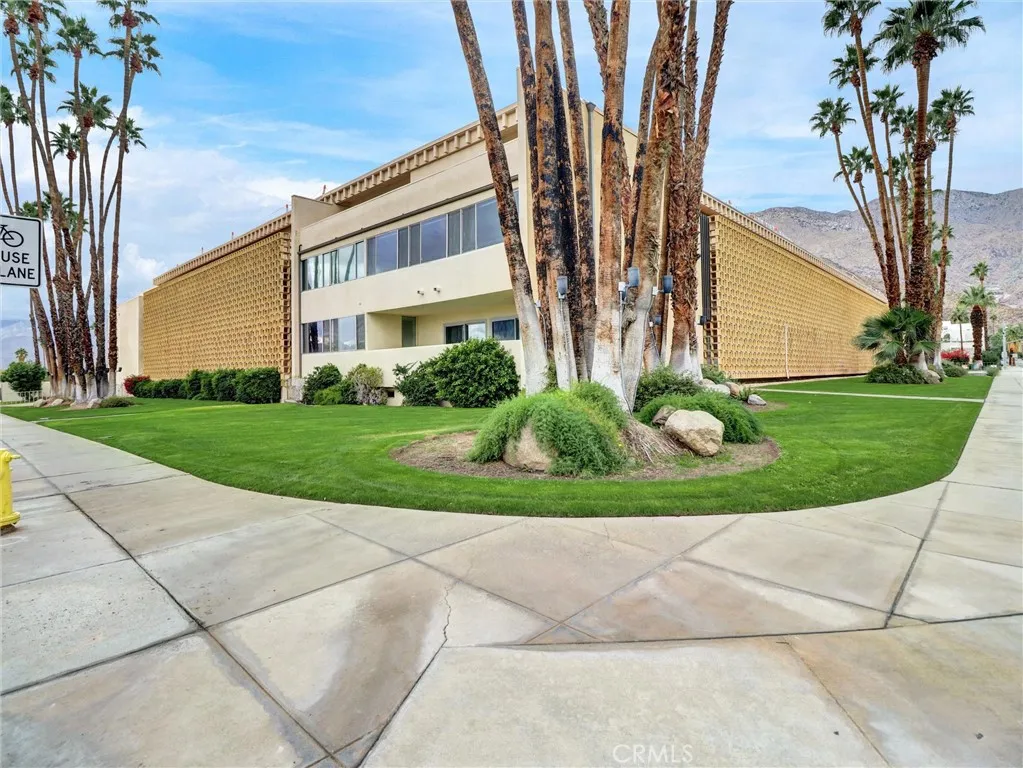 277 E Alejo Road 214, Palm Springs, California 92262 home-pic-0