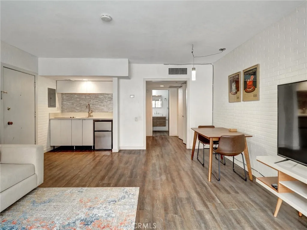 277 E Alejo Road 214, Palm Springs, California 92262 home-pic-4
