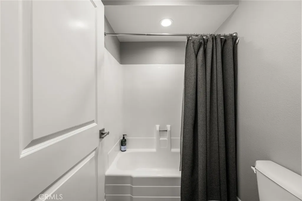 1081 Lakeview, Azusa, California 91702 home-pic-25