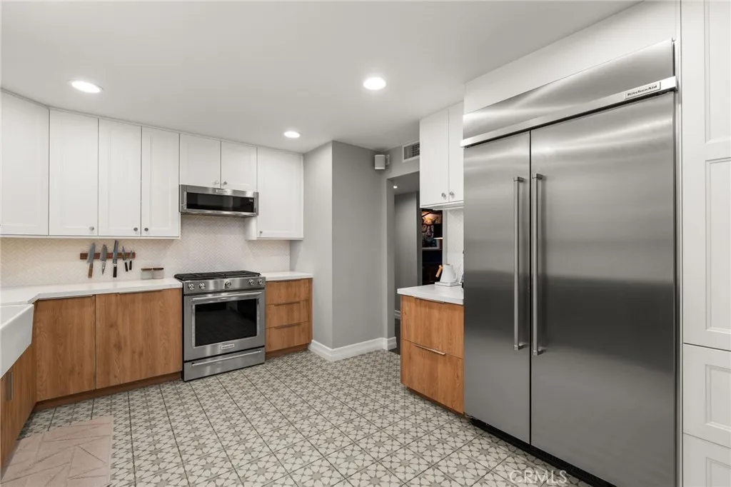 1081 Lakeview, Azusa, California 91702 home-pic-8