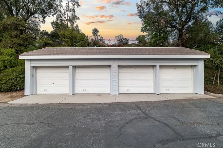 1 car detached garage