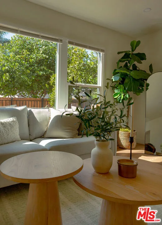 2046 1/2 S Burnside Avenue, Los Angeles, California 90016 home-pic-2