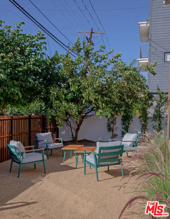 2046 1/2 S Burnside Avenue, Los Angeles, California 90016 home-pic-36