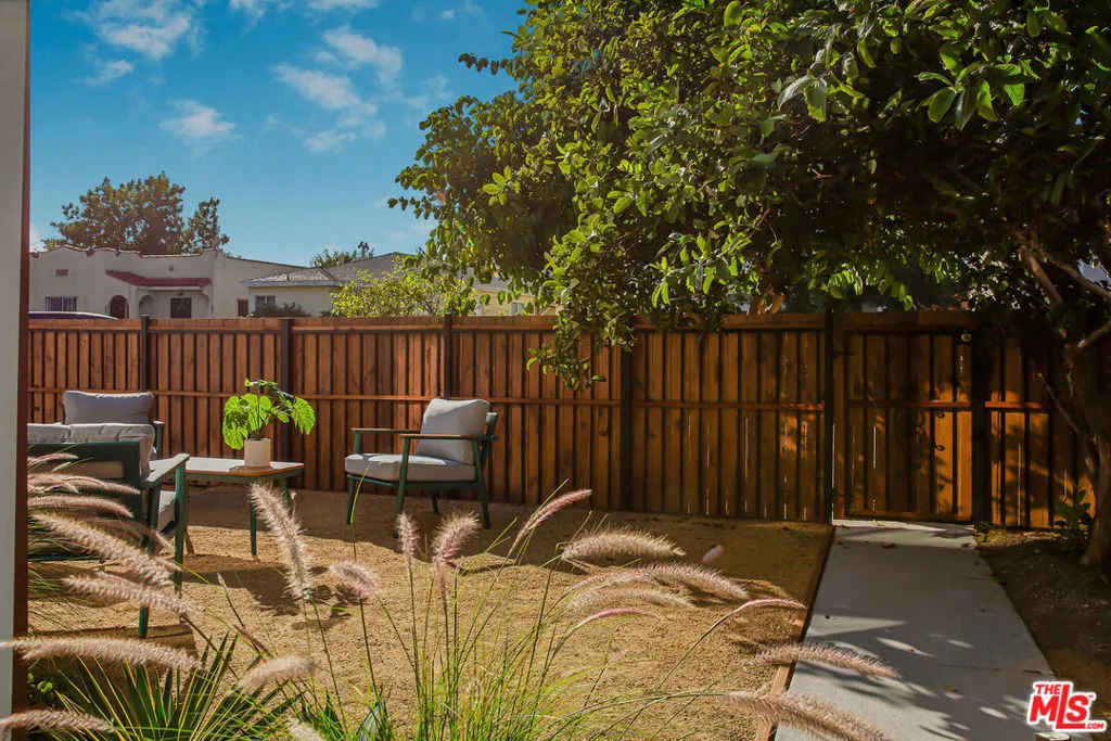 2046 1/2 S Burnside Avenue, Los Angeles, California 90016 home-pic-6