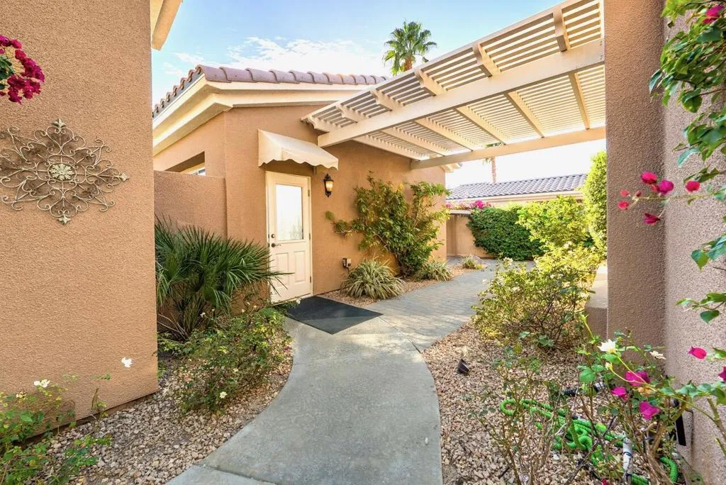 6 Dickens Court, Rancho Mirage, California 92270 home-pic-35