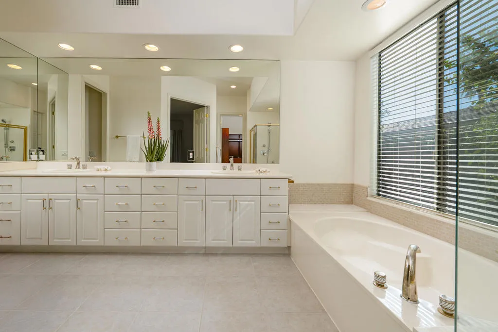 6 Dickens Court, Rancho Mirage, California 92270 home-pic-24