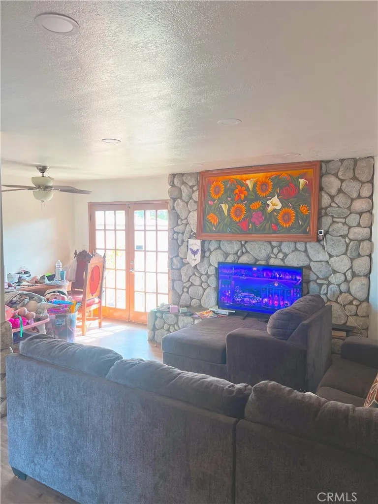 1634 Sweetbrier, Palmdale, California 93550 home-pic-4