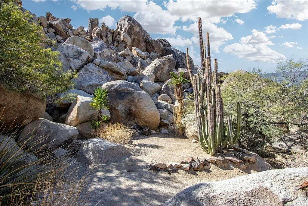 66075 Foothill, Joshua Tree, California 92252 home-pic-9