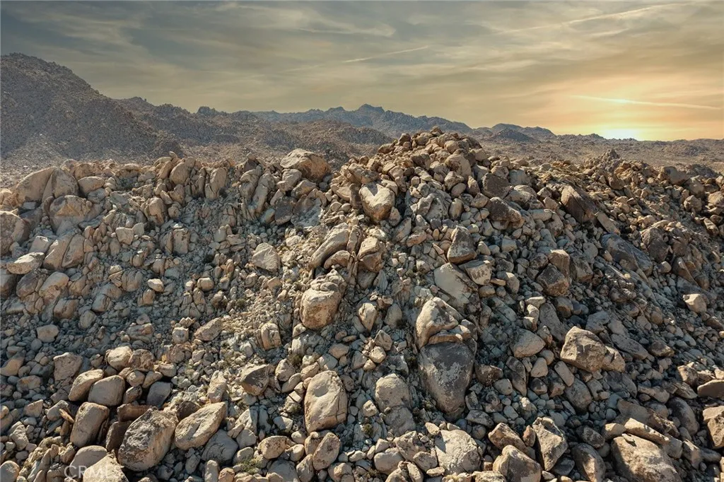 66075 Foothill, Joshua Tree, California 92252 home-pic-2