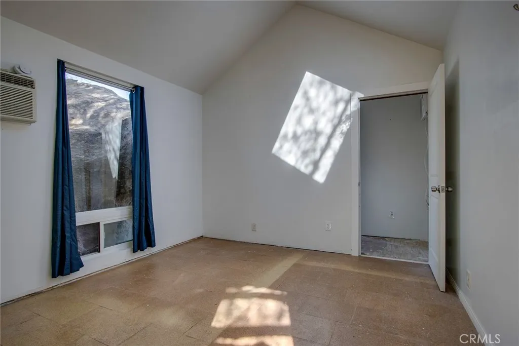 66075 Foothill, Joshua Tree, California 92252 home-pic-32