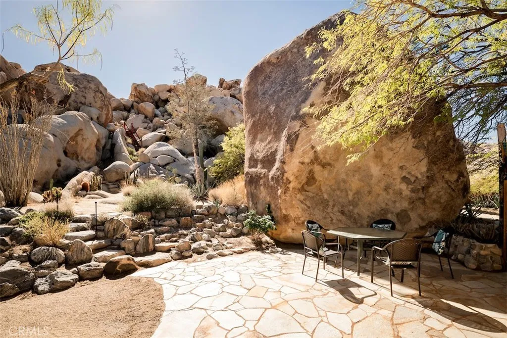 66075 Foothill, Joshua Tree, California 92252 home-pic-10