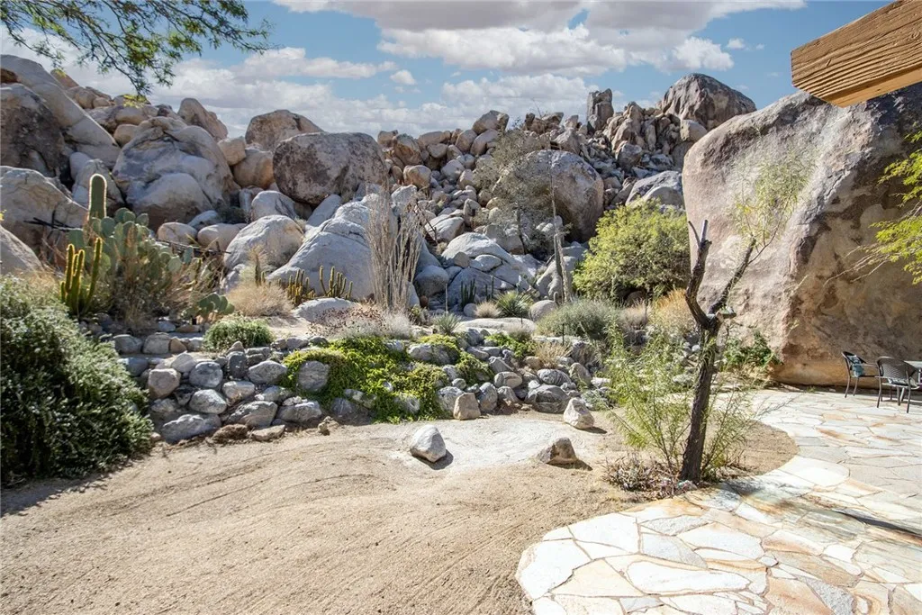 66075 Foothill, Joshua Tree, California 92252 home-pic-6