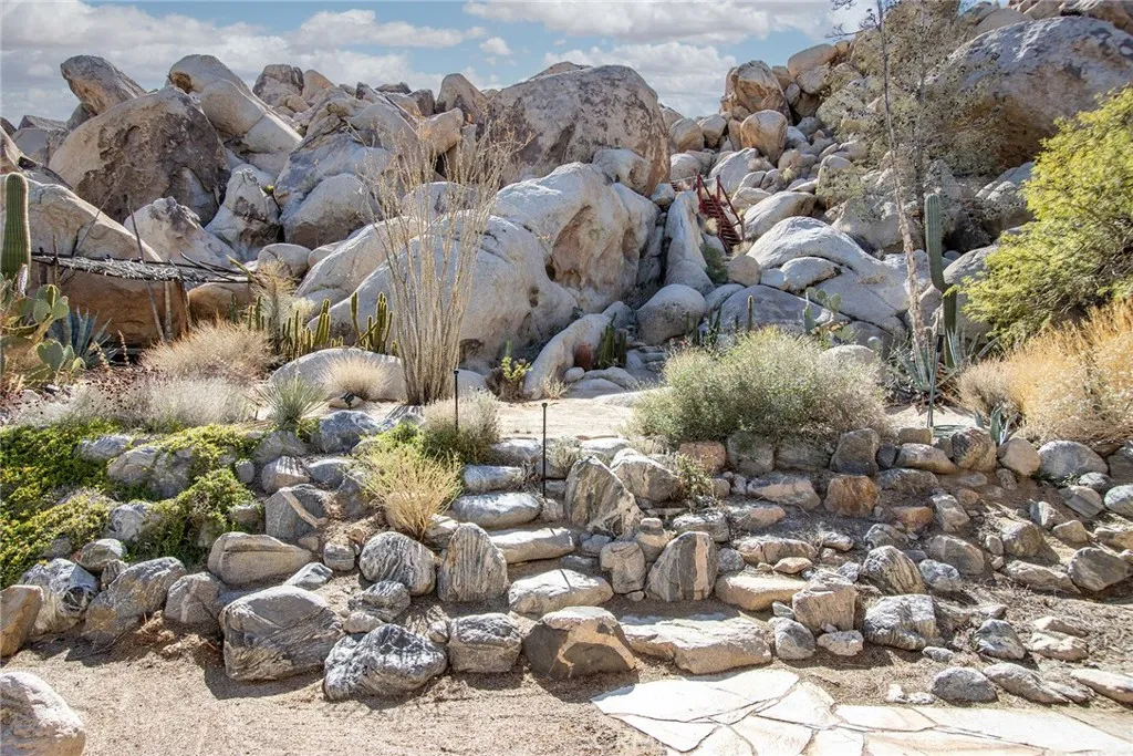 66075 Foothill, Joshua Tree, California 92252 home-pic-8