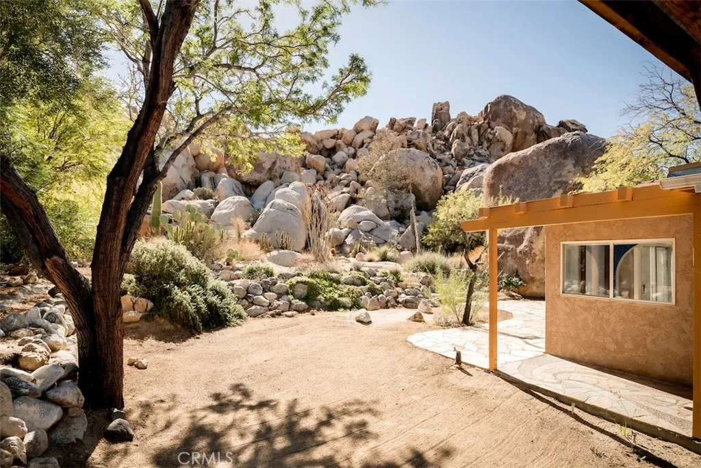 66075 Foothill, Joshua Tree, California 92252 home-pic-16