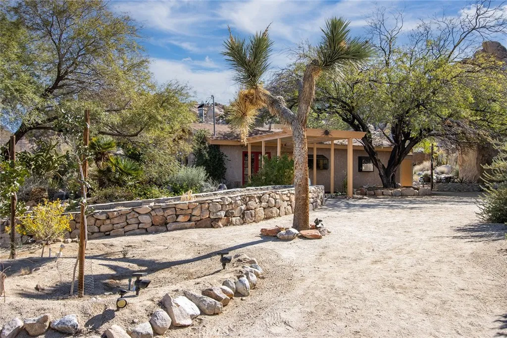66075 Foothill, Joshua Tree, California 92252 home-pic-20