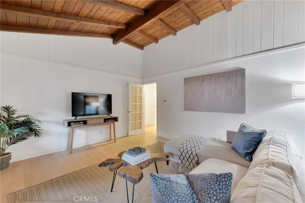 4351 Saltillo, Woodland Hills, California 91364 home-pic-9