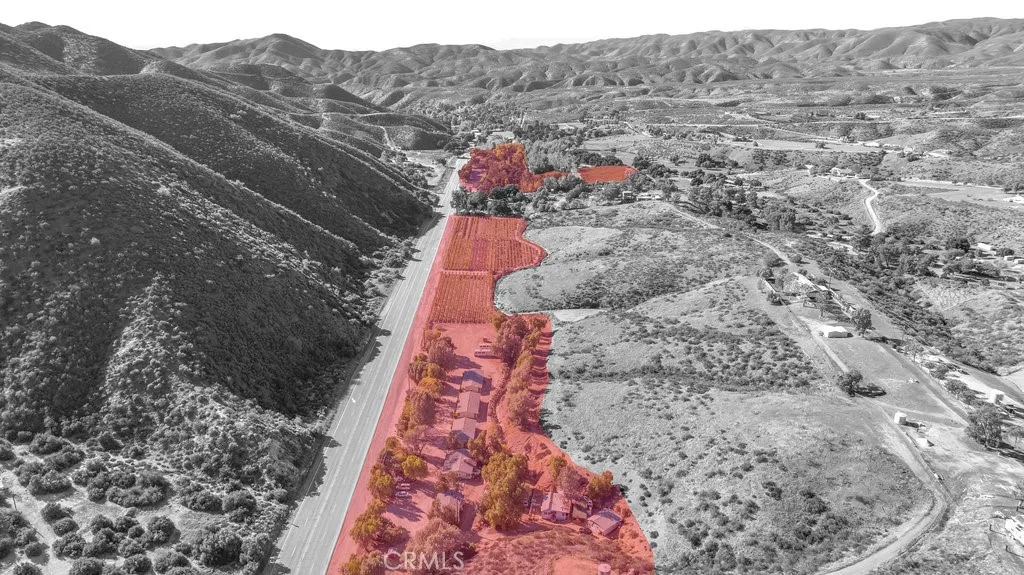 Highlighted parcels for motel, le chene and house with adjacent 5 acres planted in grapes